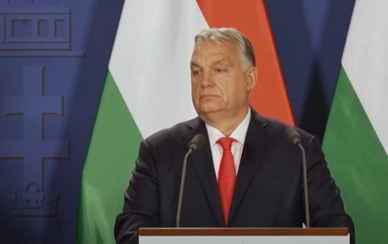  Viktor Orban kritikuje briselska „idiotska pravila“ o imigraciji