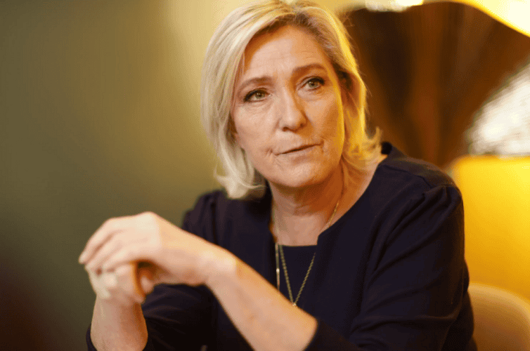  Le Pen: Makron će ostati upamćen kao čovek koji „nije učinio ništa“