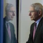 Uprkos Bajdenovom pomilovanju Fauči se i dalje suočava sa pravnim posledicama - Mislio je da će se izvući