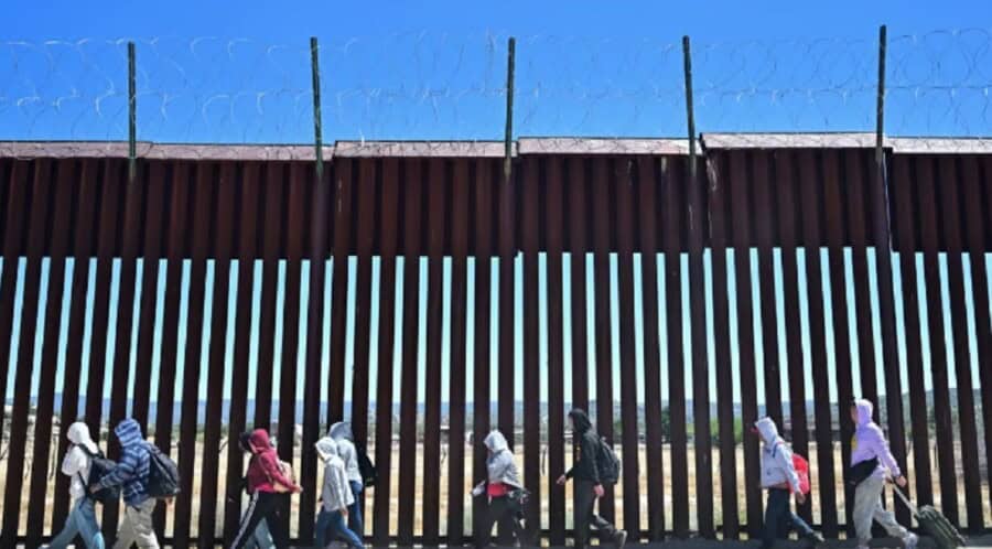 Za mesec dana od kad je Tramp preuzeo vlast broj ilegalnih prelazaka Američke granice smanjen za 94%