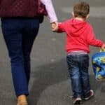 Velika Britanija obara sramotan rekord: 4,5 miliona dece u siromaštvu – ko je kriv?