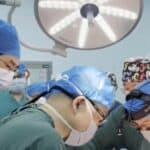 Kineski doktori prvi put presadili svinjsku jetru čoveku – medicinska revolucija ili rizičan eksperiment?