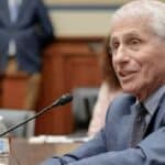 Kovid mu se isplatio: Entoni Fauči zaradio najmanje 3,5 miliona dolara nakon "penzionisanja" iz vlade