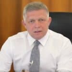 Premijer Slovačke Fico upozorava: „Zaustavite kupovinu vakcina – sadrže visoke nivoe DNK!“