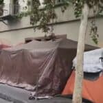 Gradonačelnik iz Kalifornije ima “rešenje” za beskućnike: Dajte im drogu dok ne nestanu!