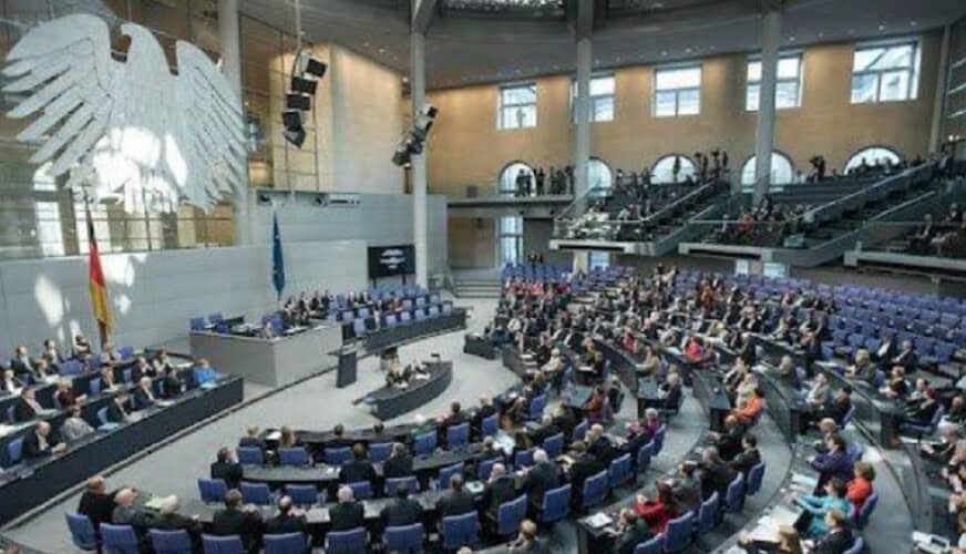 "U IME DEMOKRATIJE – GASE DEMOKRATIJU": Nemačka vlada ukida slobode da bi 'ojačala sistem'