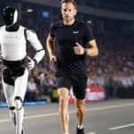 Tesla predstavlja unapređeni robot Optimus: Sada hoda bolje od Džoa Bajdena