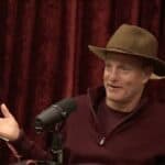 Vudi Harelson razotkriva manipulaciju: „Prestanite sa širenjem panike zbog ptičjeg gripa, istražite hemijske tragove na nebu!“