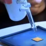 Gejts finansira „daljinski kontrolisanu“ kontracepciju: Novi globalni eksperiment ili prava pomoć ženama?