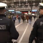 Migrantski haos u Nemačkoj: Afrički državljanin odgrizao uvo policajki