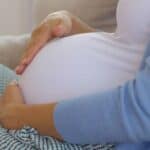 Četiri vakcine za trudnice? Lekari i naučnici upozoravaju: "Preporuke CDC-a su opasne!"