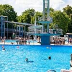 Ludilo u Nemačkoj: Nakon seksualnog zlostavljanja devojčica na bazenu, gradonačelnik krivi – "visoke temperature"?!