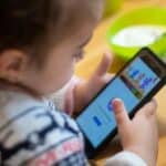 Zavisnost od telefona i društvenih mreža kod dece dovodi do višestrukog porasta suicidalnih misli