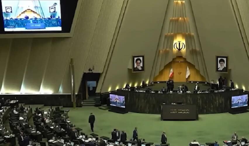 Zapad bombarduje, pa traži inspekcije: Iran izbacuje UN nadzornike nakon napada SAD i Izraela