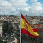 LUDILO: Španija uvodi zatvor za roditelje koji odbiju da dete ide na „trans terapiju“ – roditeljska briga postaje krivično delo