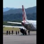 Horor na aerodromu u Italiji: Muškarca usisao motor aviona pred poletanje