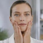 Vitamin C kao genetski serum mladosti – nova studija otvara revoluciju u nezi kože