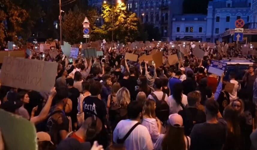 Protesti protiv Zelenskog: Optužuju ga da gasi antikorupcijske agencije i širi ličnu moć