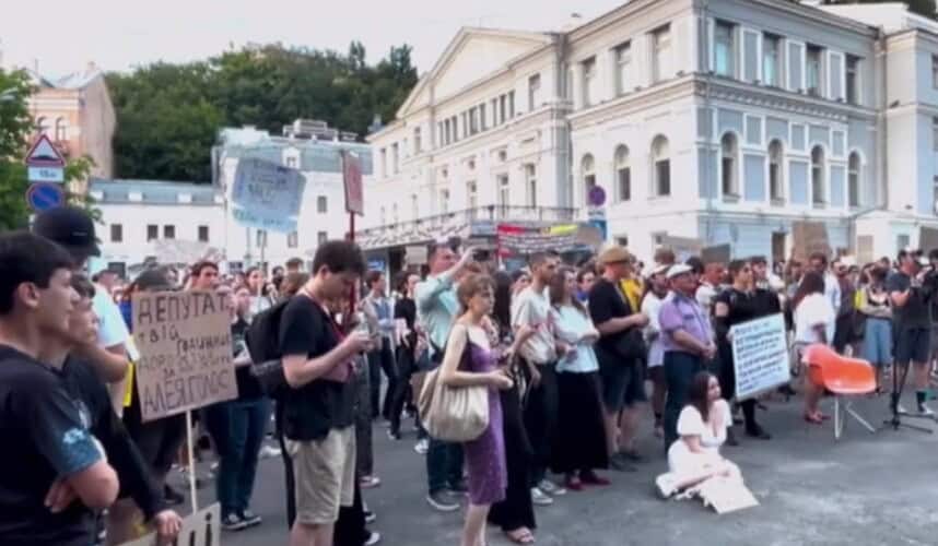 Novi protesti u Kijevu: Narod ustao protiv Zelenskog zbog udara na antikorupcijske agencije