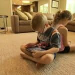 Deca pred ekranom – srce u opasnosti: Nova studija otkriva da višesatno gledanje u ekrane kod mališana ostavlja trajna oštećenja na srcu