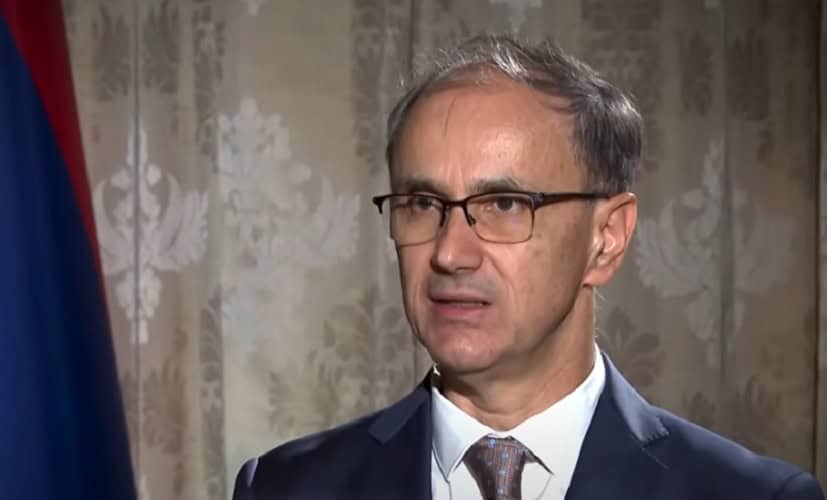 Pod pritiskom Zapada, srpski premijer planira smenu proruskih zvaničnika – tvrdi izvor za TASS