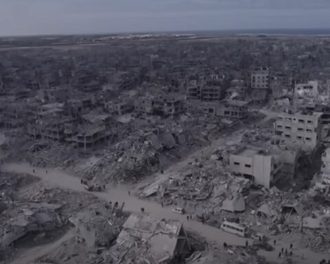 ГАЗА У ПЕПЕЛУ: Више од 1.000 зграда сравњено, цивили живи сахрањени под рушевинама – свет ћути