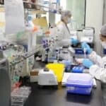 Naučnici upozoravaju: mRNA vakcine i kovid su “dvojno biološko oružje” koje izaziva talas hroničnih bolesti i globalnih iznenadnih smrti