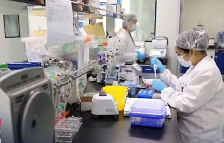 Naučnici upozoravaju: mRNA vakcine i kovid su “dvojno biološko oružje” koje izaziva talas hroničnih bolesti i globalnih iznenadnih smrti