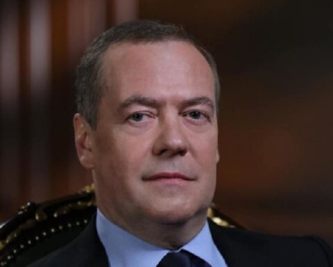 Дмитриј Медведев: НАТОв Аншлус - Европа, опијена ратом, покушава да уништи неутралност Аустрије