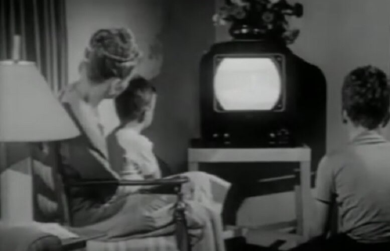 Tradicionalna televizija u slobodnom padu – gledanost kablovskih i zemaljskih kanala drastično opada