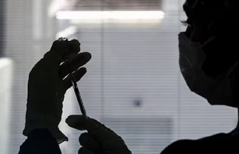 КРАЈ ПРИНУДЕ: ФДА укинула хитна овлашћења за ковид вакцине – али ко ће вратити изгубљене животе, послове и слободе?