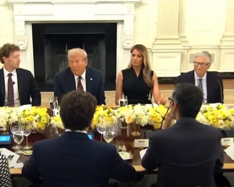 Трамп окупио технолошке гиганте на вечери у Белој кући – били Цукерберг, Бил Гејтс, Тим Кук, Алтман… али не и Маск