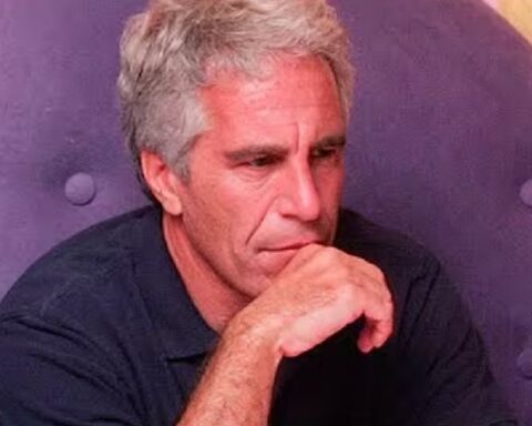 Конгрес креће у објављивање имена повезаних са Епштајном