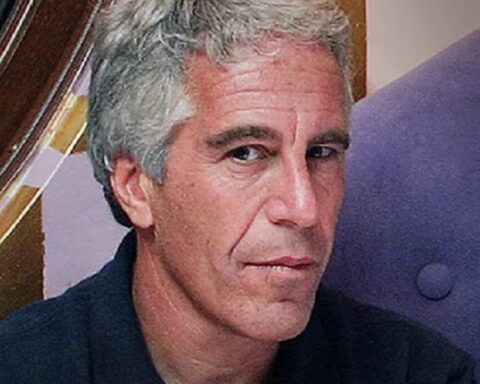 Нови мејлови откривају како је Џефри Епштајн мамио малолетнице