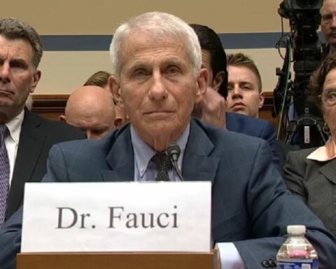 Нове имејл поруке откривају: Фаучи лагао под заклетвом и наредио брисање доказа о ковиду