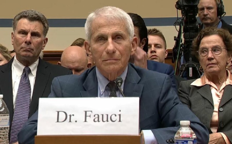 Нове имејл поруке откривају: Фаучи лагао под заклетвом и наредио брисање доказа о ковиду