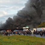 ФРАНЦУСКА У ПЛАМЕНУ: Макронов режим на ивици пада – народ на улицама, полиција на барикадама(ВИДЕО)