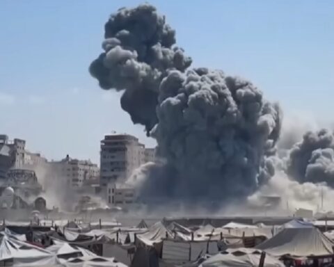 Израел тражи потпуну евакуацију Газа Ситија – Глад, бомбе и прогон цивила