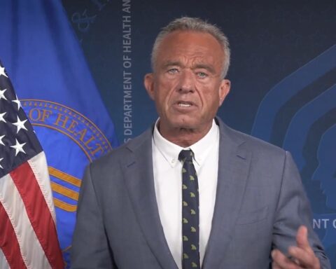 Амерички секретар за здравство: Америка одбија СЗО декларацију због промоције абортуса и радикалне родне идеологије