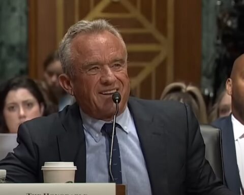 Педијатри добијају бонусе од фармацеутских компанија да би промовисали вакцине – тврди Роберт Кенеди Џуниор