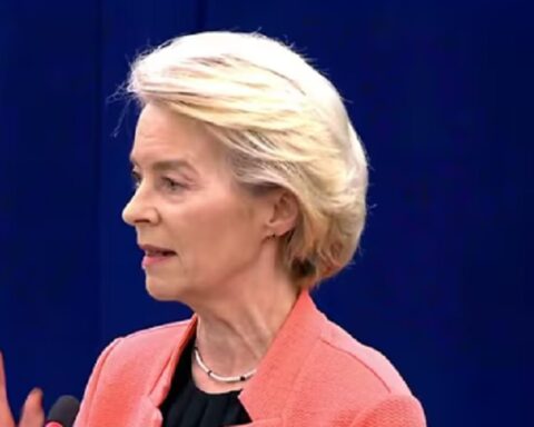 Фон дер Лајен поново у проблему: Чекају је два предлога за изгласавање неповерења