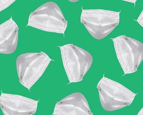 Милиони тона ковид маски загађују планету: Отпуштају отровне хемикалије и микропластику деценијама