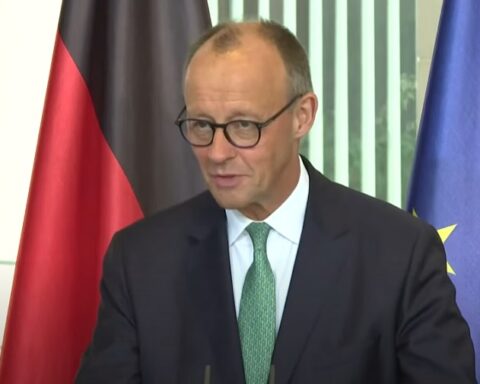 Мерц позива на „економско исцрпљивање“ Русије: Војно не иде, ударимо на привреду