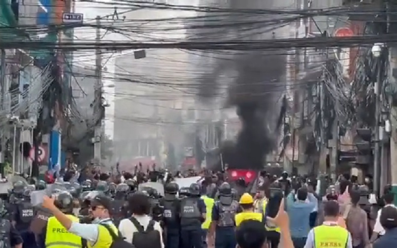 Крвави бунт у Непалу: Пала влада после 19 мртвих, укинута забрана друштвених мрежа