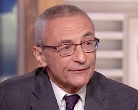 Демократе упорно гурају „климатску агенду“: Подеста оптужује Трампа да уништава „научни консензус“ и сарађује са Саудијцима и Русима