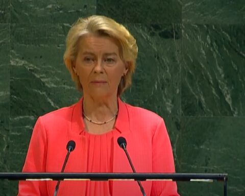 Урсула фон дер Лајен поново под истрагом због брисања порука