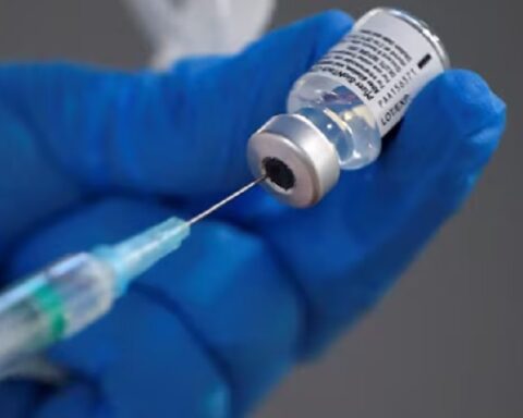 ПАНИКА НА БЕРЗИ: Пале акције Модерне и Фајзера након што је Бела кућа повезала ковид вакцине са „турбо раком“