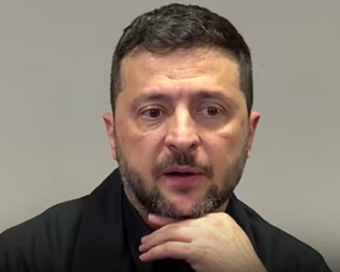 Политико: Зеленски губи подршку у сопственим редовима