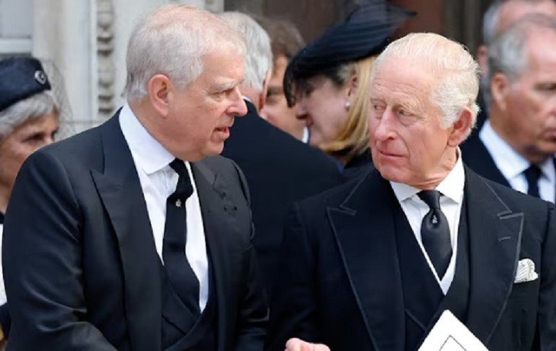 Краљ Чарлс на мети критика: „Колико дуго је знао за Епштајна и принца Ендруа?“