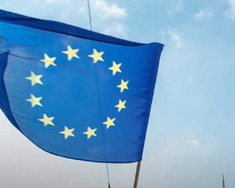 ЕУ у сукобу око руског новца: Споре се да ли украјински зајам треба да иде за европско или америчко оружје